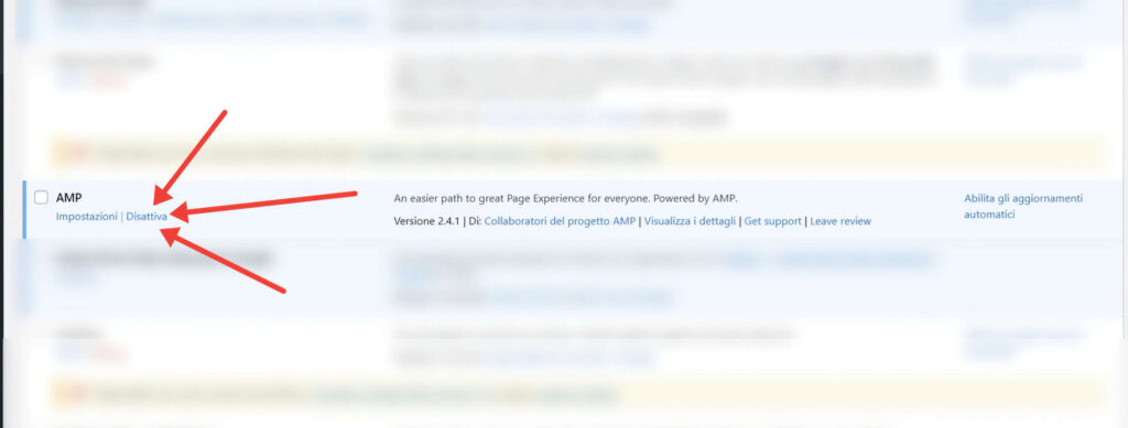 Schermata della pagina plugin installati di WordPress che si focalizza sulla rimozione del plugin "AMP".
