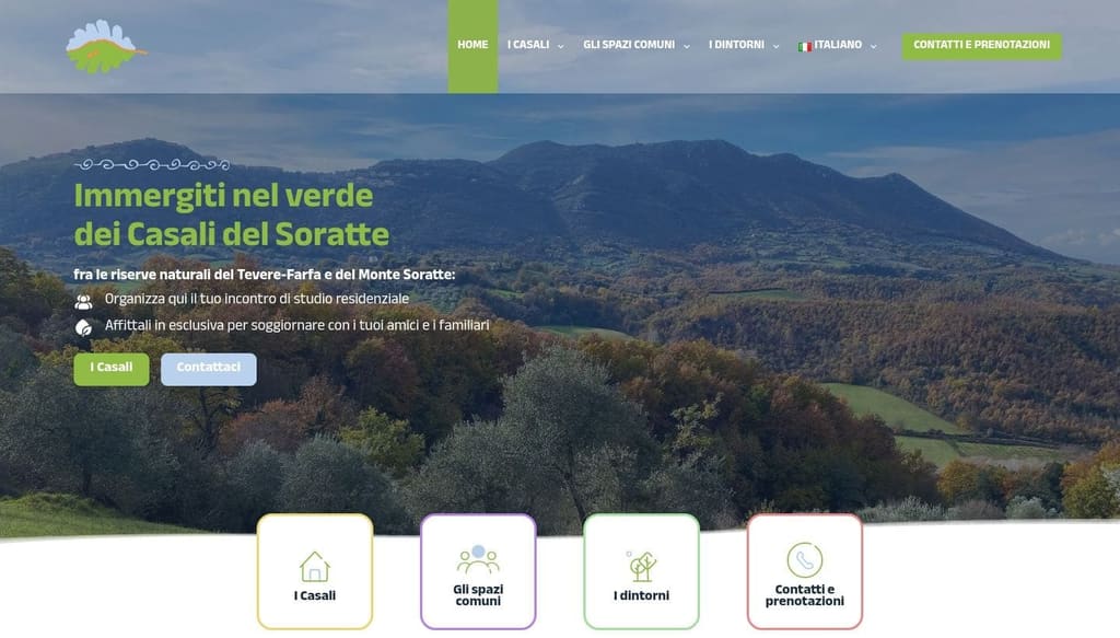 Interfaccia del sito Casali del Soratte: header, pulsanti e le quattro schede colorate della homepage